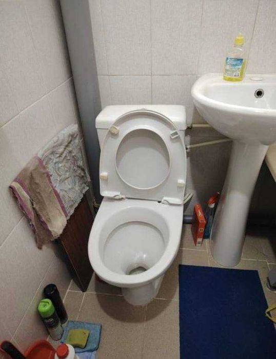 Продается малосемейка в самом центре города.