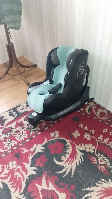 Столче за кола с изофикс захващане