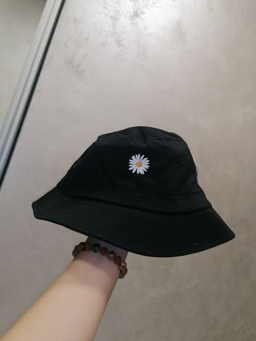 Дамска шапка тип Идиотка