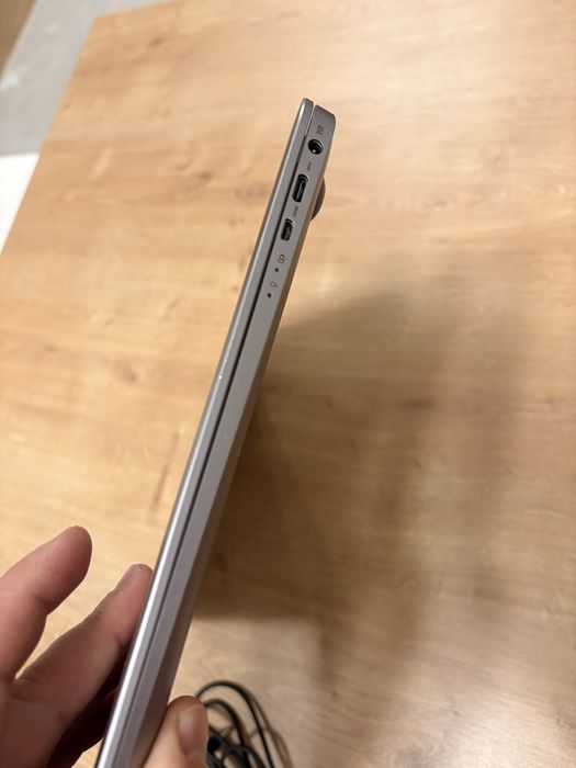 Laptop ASUS ZenBook UX306U