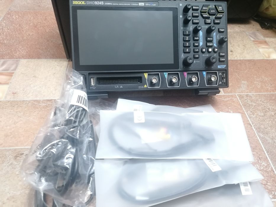 Осциллограф Rigol DHO924S