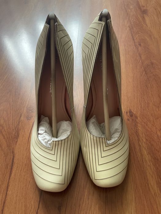 Туфли на высоком каблуке