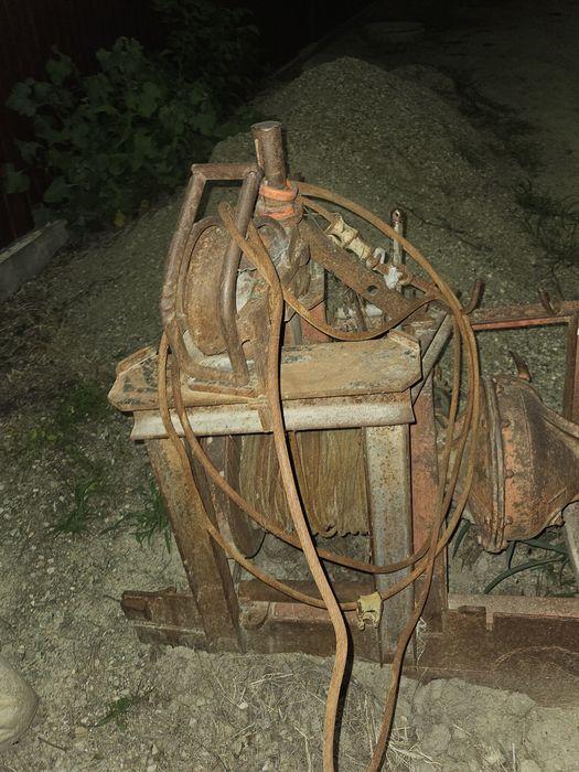 Vând troliu tractor