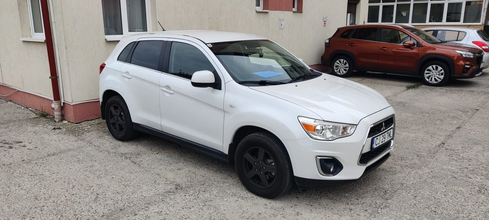 Vând Mitsubishi ASX