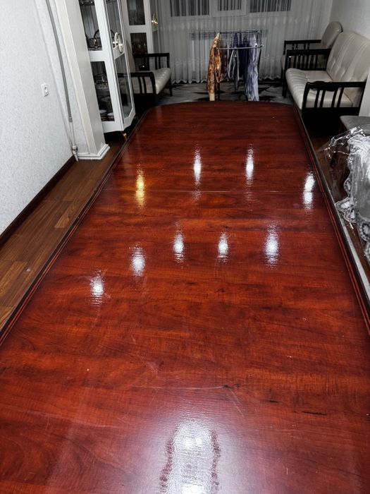 Стол деревянный продаеться