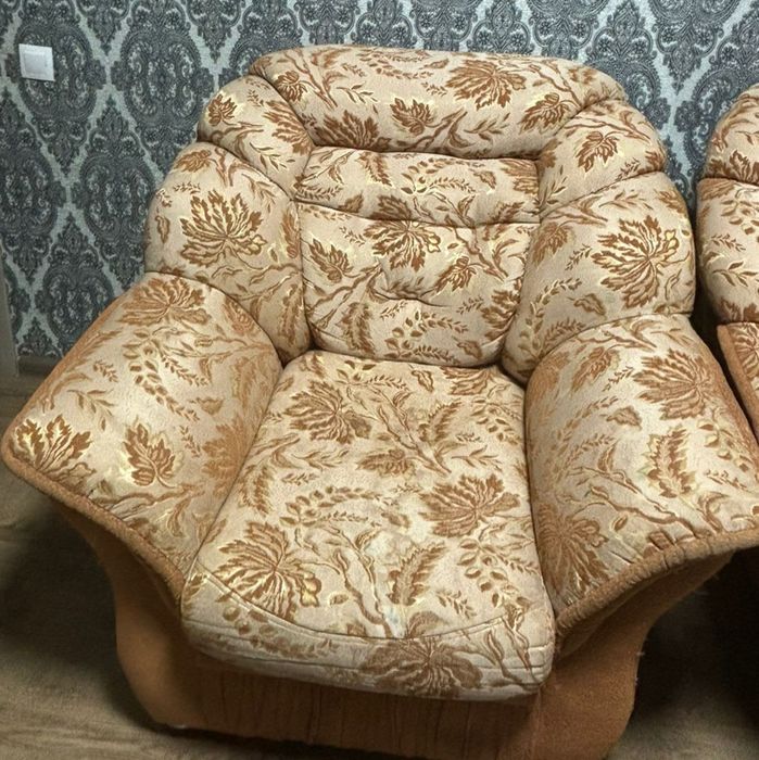 Отдам бесплатно диван и кресло