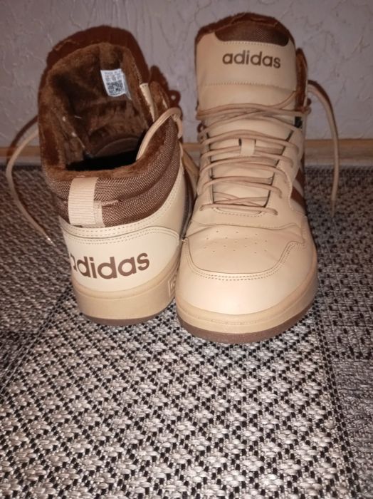 Продам  кроссовки  Adidas  оригинал  р.46