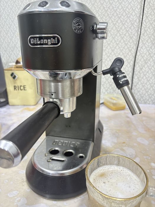 Продаю кафе машину delonghi dedica