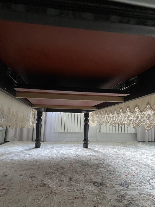 Стол для гостинной