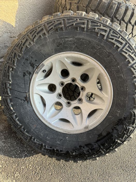 Продам резину с дисками 285/75/16