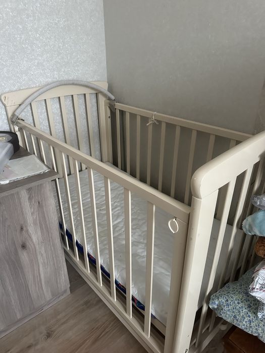 Отдам кроватку-маятник детскую