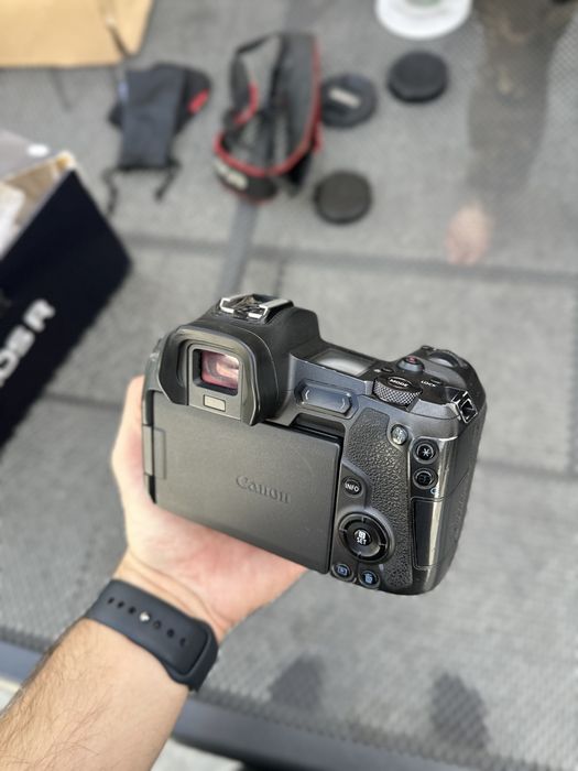 Canon EOS R
