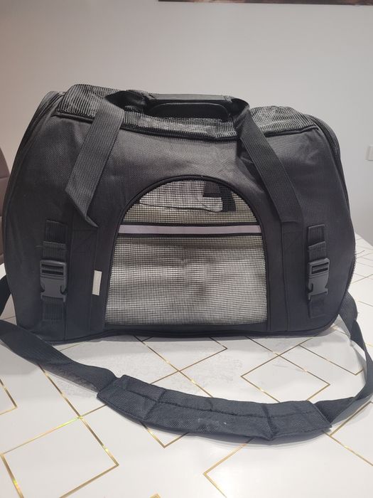 Преносима чанта за домашен любимец.