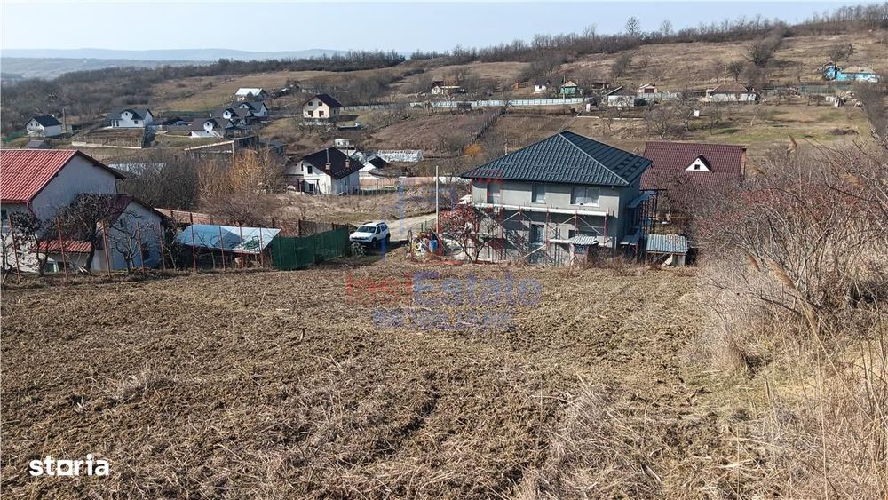 Sat Cercu com Barnova Teren 3000mp cu casa batranesca la str asfaltata