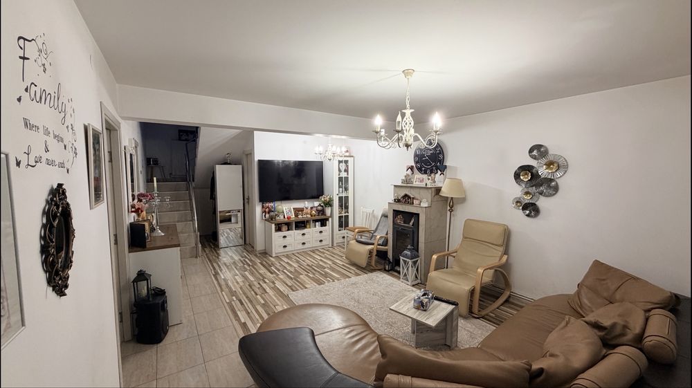 Casa etaj cu 3 dormitoare ,2 bai ,living ,2 dresing-uri PROPRIETAR .