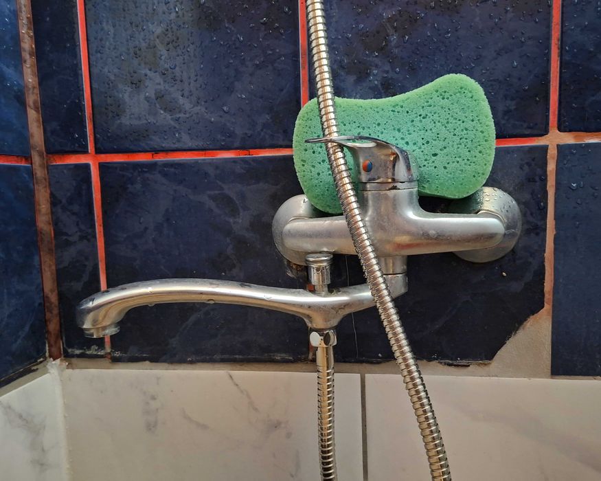 Robinet (baterie) cu iesire pentru dus