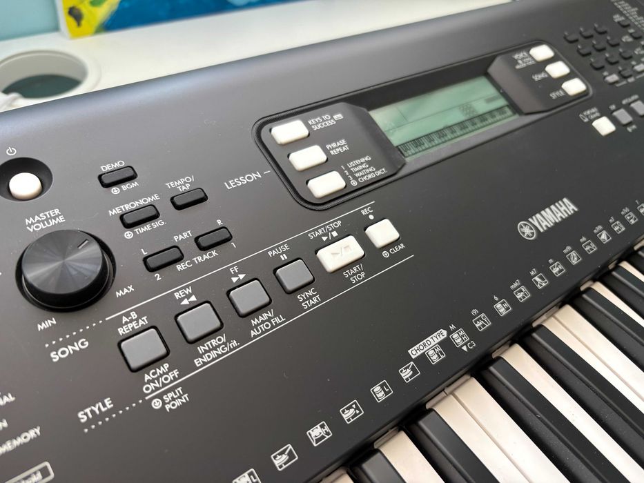 Синтезатор пиано Yamaha PSR-E373