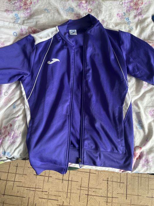 продам две спортивные кофты в хорошем состоянии