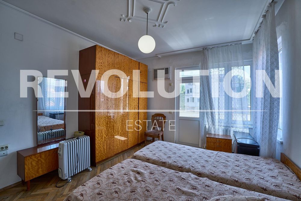 Дава се под наем Етаж от къща в Пловдив, Център - 108 кв.м за 425 € - Снимка #5