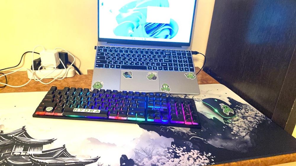 Продам ноутбук Hydra