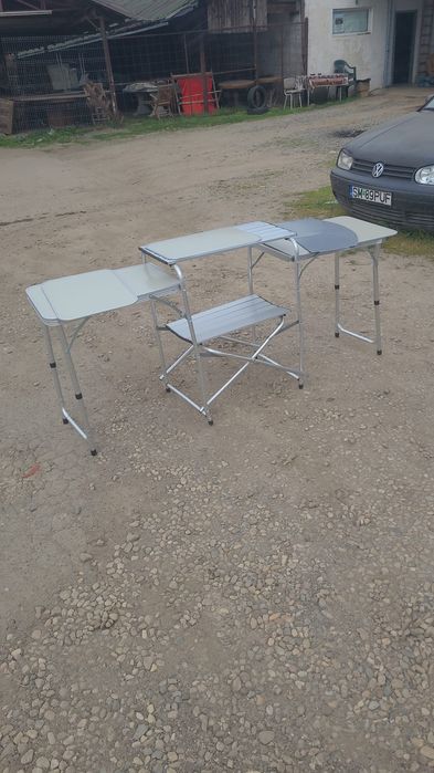 Masa de camping pt pescuit pliabila are un defect t se vede în poza preț 100 lei