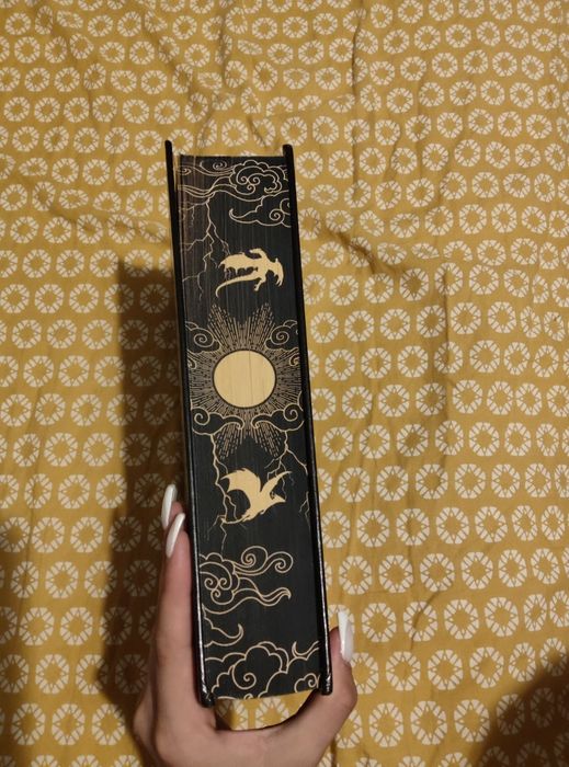 Книга четвърто крило