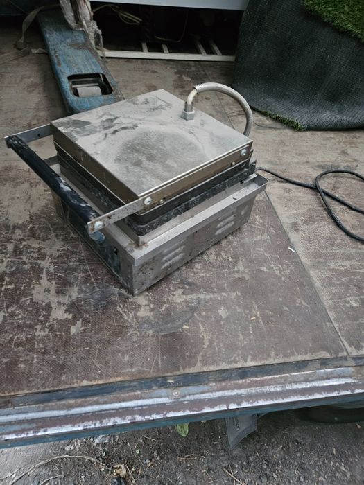 Вафельница бутербродница электровафельница