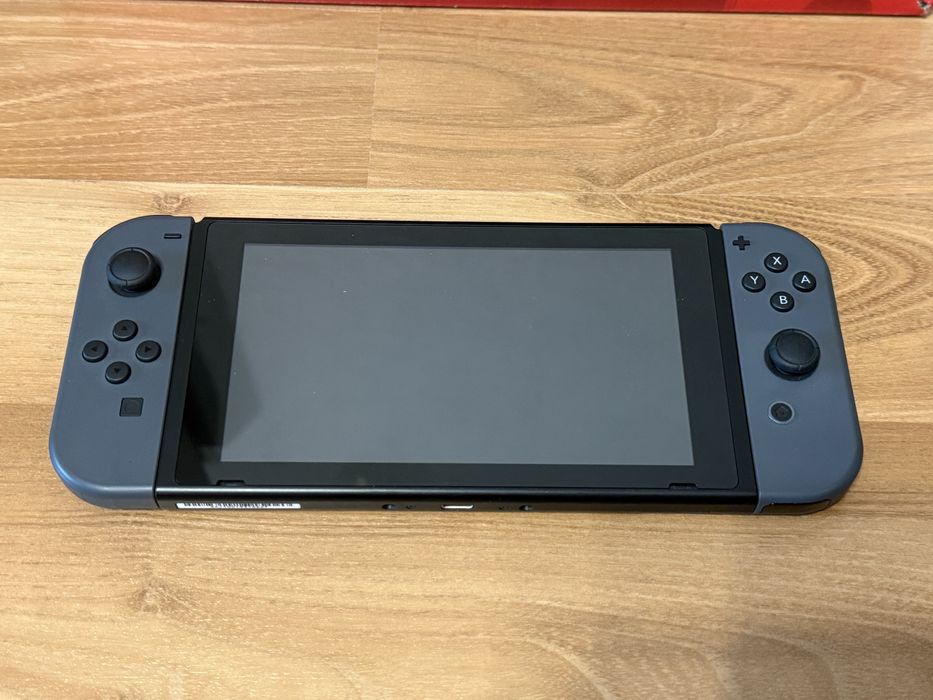 Перфектно Nintendo switch с игри