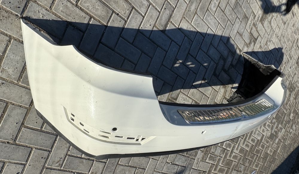 Задна броня за МЛ 320, W164, следи от  лек удар.