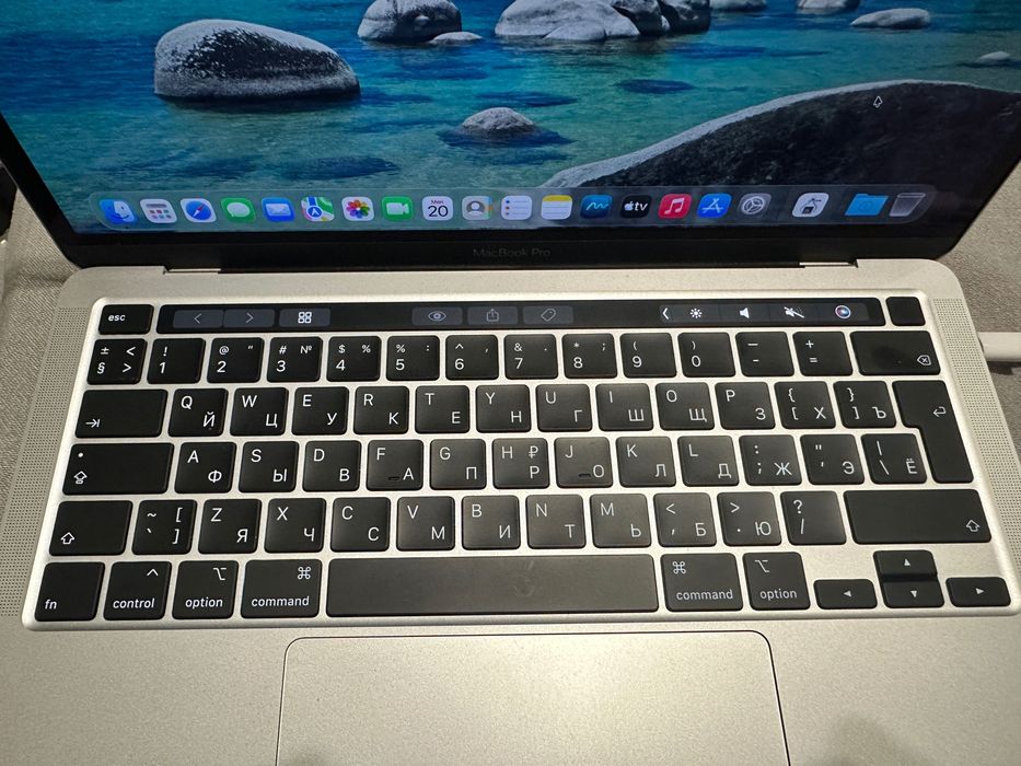 MacBook Pro A2251 I7 32GB 512GB