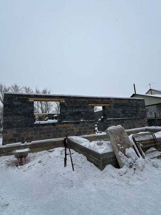 Массив Бобровкада үй сатылады.