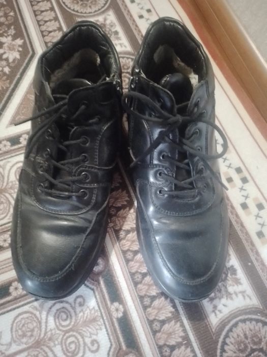 Продам ботинки мужские