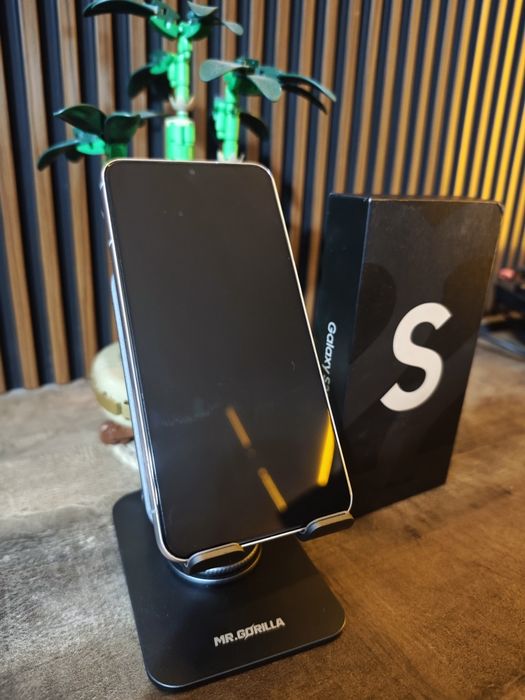 Продам Samsung s22 256gb белый