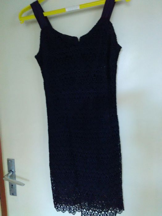 Официална черна дантелена рокля