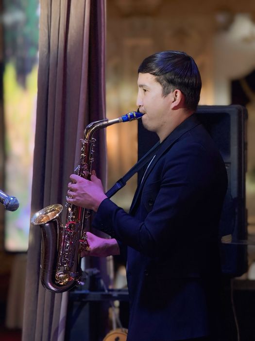 Саксафонист Астана  {Живая музыка}.