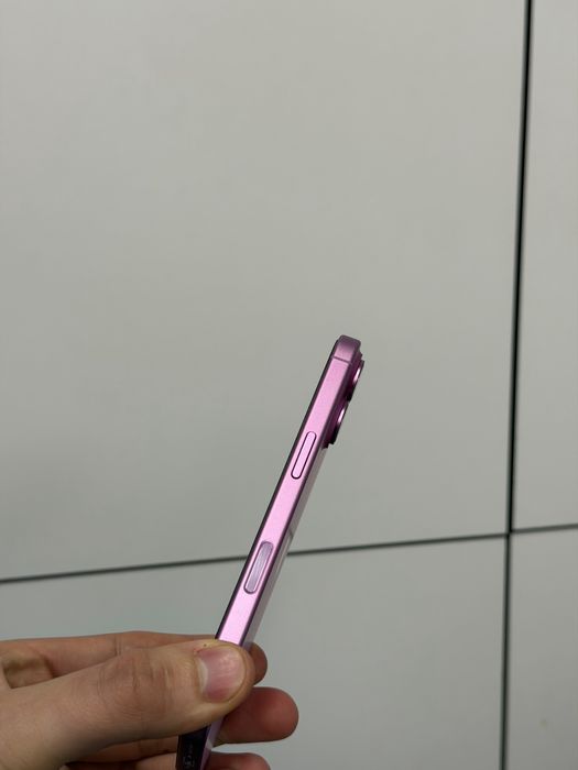 Продавам iPhone 16 32 цикъла