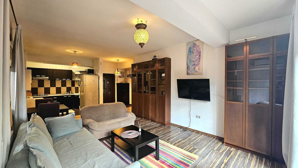 Inchiriez apartament cu curte