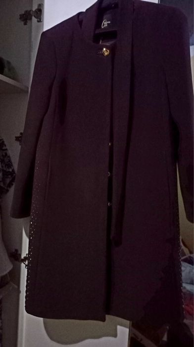 Срочно продается пальто б/у недорого..