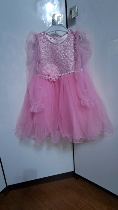 Платья для девочек 108-110размер 3-4года