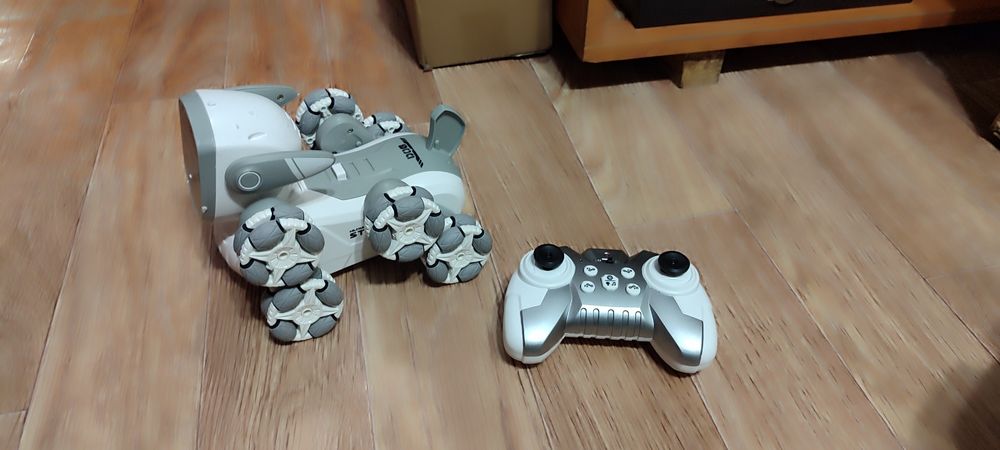 Собака робот на радиоуправлений