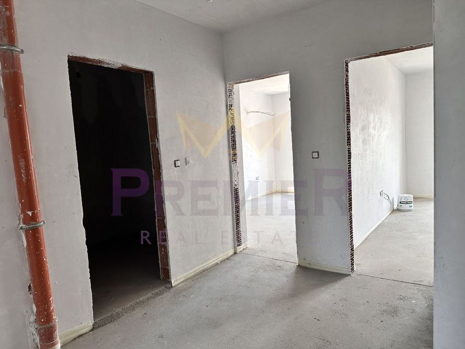 Продава се Тристаен апартамент в Пловдив, Остромила - 122 кв.м за 694 €/кв.м - Снимка #1