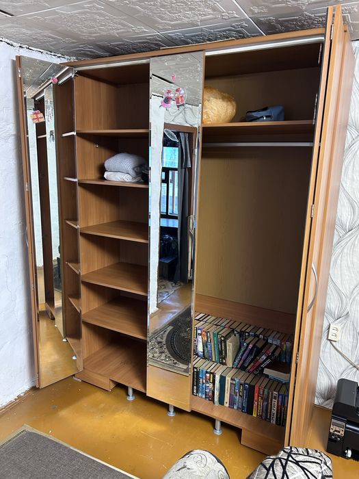 Продам шкаф с зеркалами