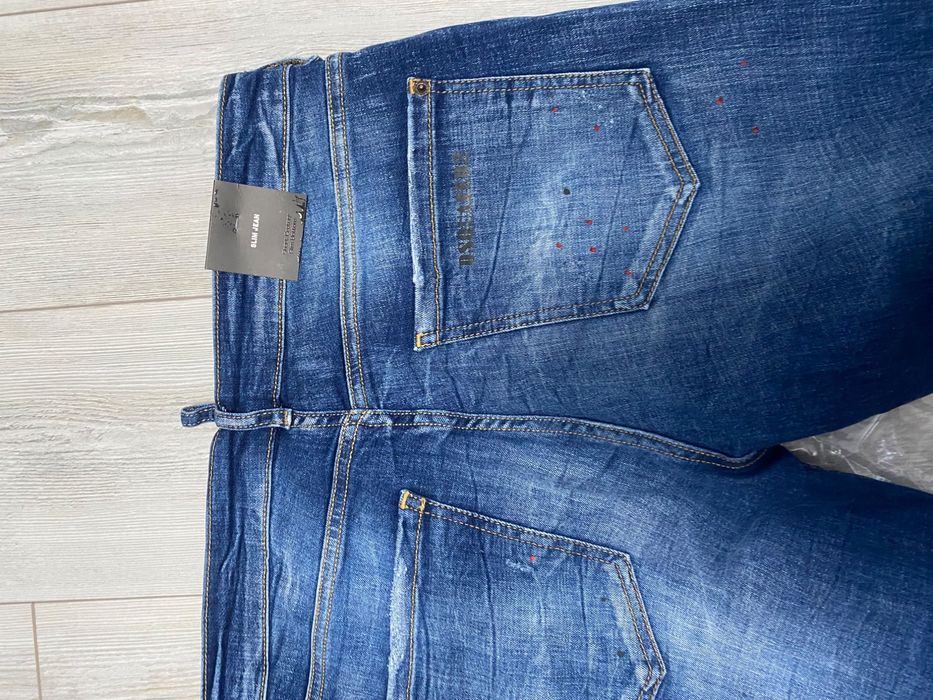 Продавам дънки Dsquared2 нови