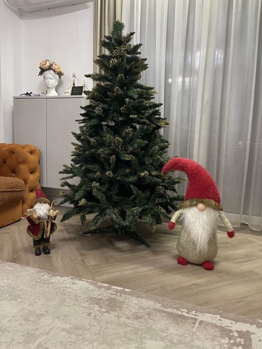 Brad artificial 160 cm cu coni si sclipici auiu