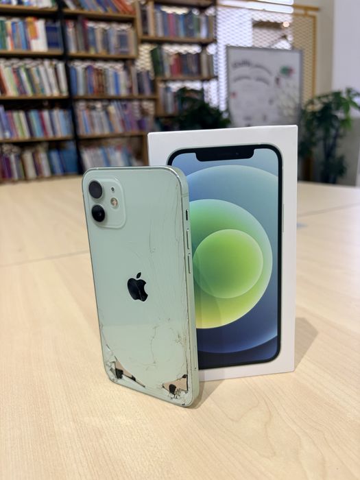 Продам Айфон 12, на 64GB