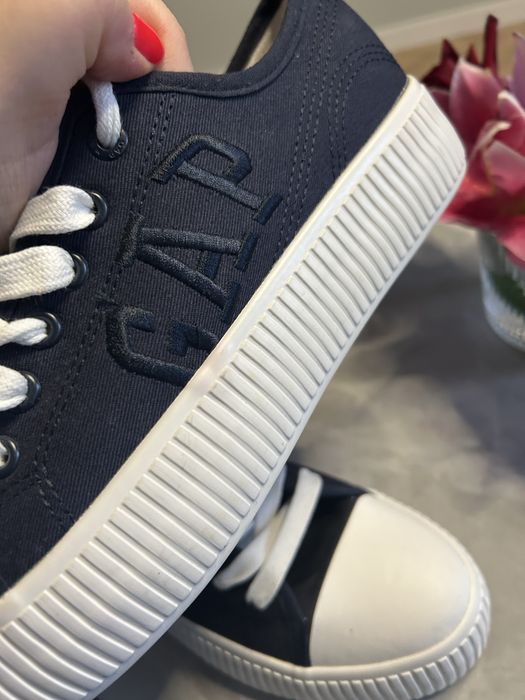 Чисто нови кецове GAP