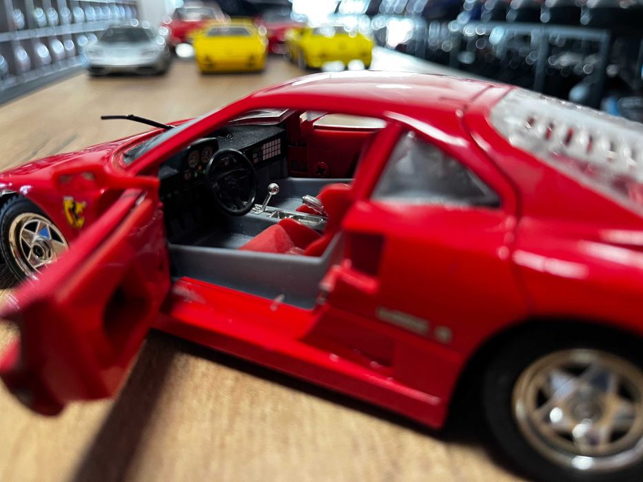 Метална колекционерска количка  модел FERRARI F40 EVOLUZIONE 1:24