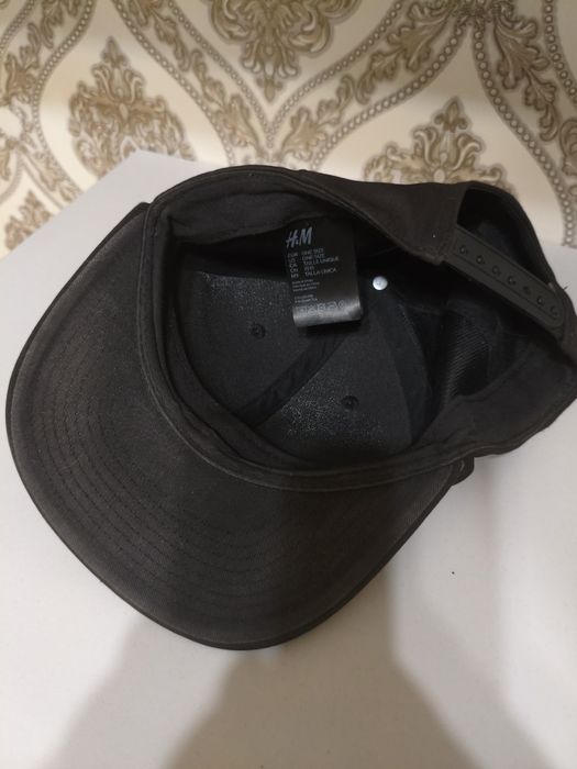 Черная кепка H&M