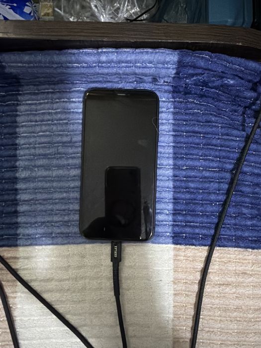 Продам телефон айфон 11