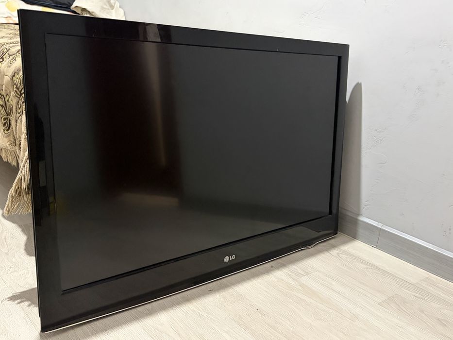Продаю телевизор LG